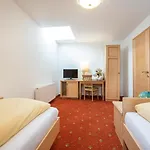 Hotel Kleefeld 3*