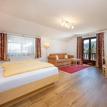 Kleefeld 3* Strobl
