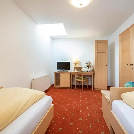 Hotel Kleefeld 3*