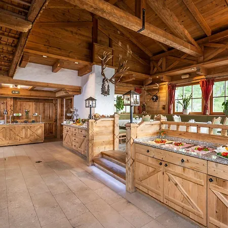 Kleefeld 3* Strobl